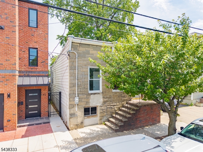 84 Heckel St