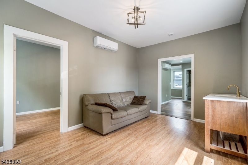 84 Heckel St