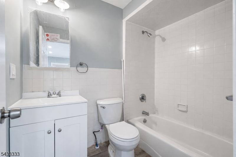 84 Heckel St