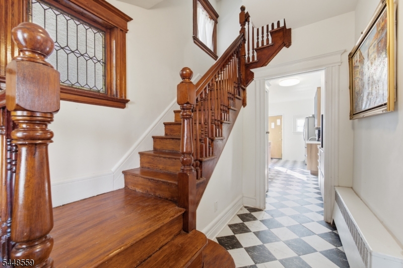 157 Ward Pl
