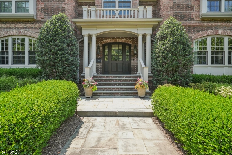 30 Robert Dr