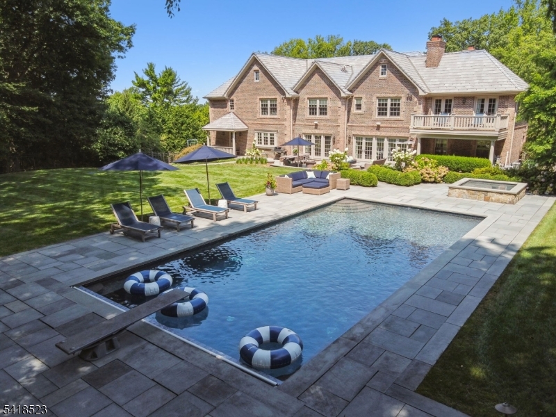 30 Robert Dr