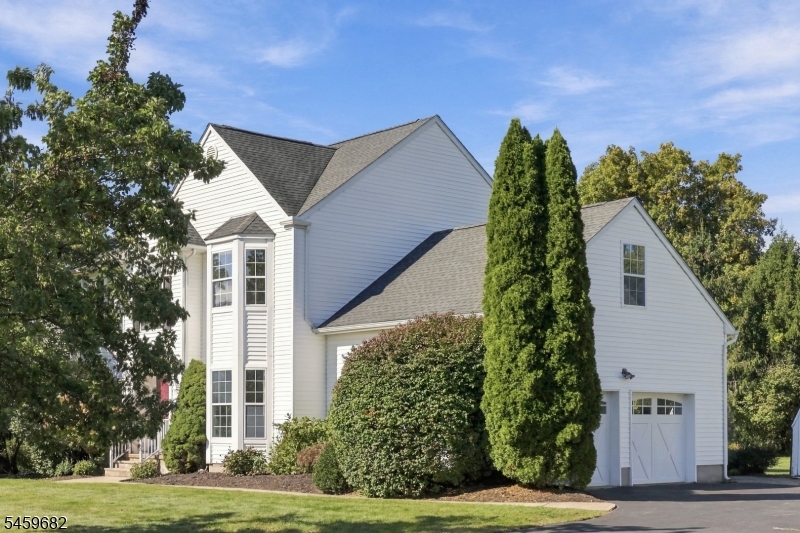 15 Canterbury Ln
