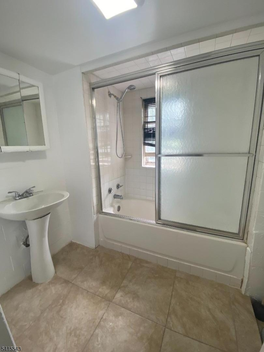 BATHROOM 2ND FLOOR