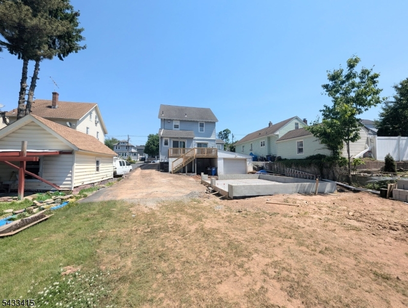 BACKYARD / GARAGE