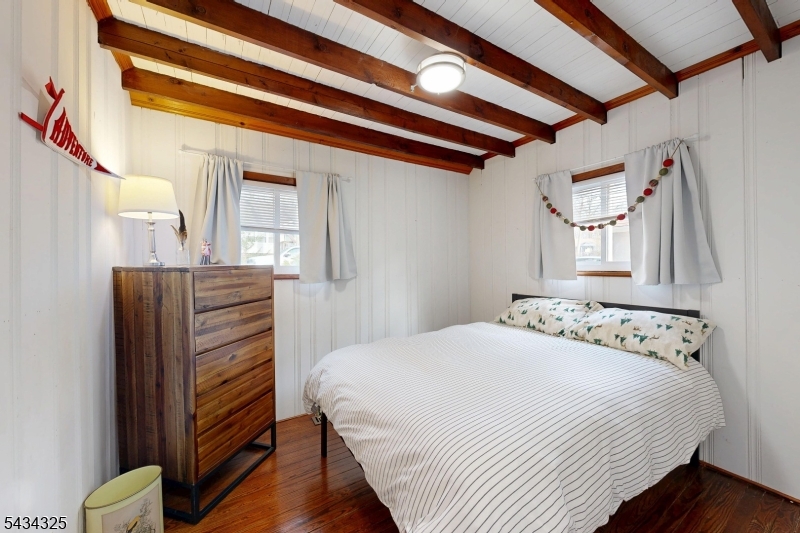 Bed 1 of 3