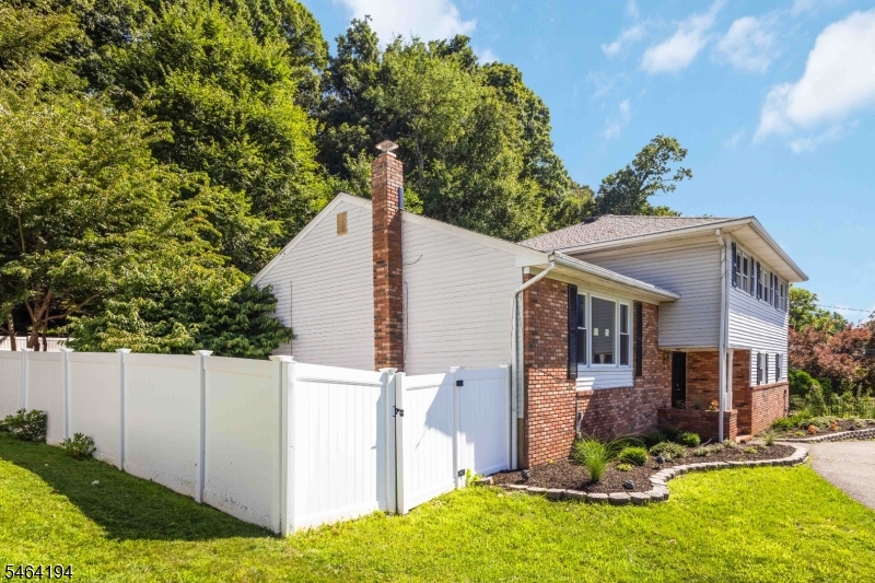 1065 Sussex Tpke