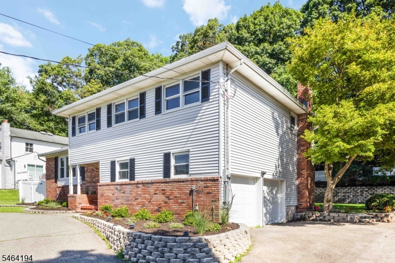 1065 Sussex Tpke