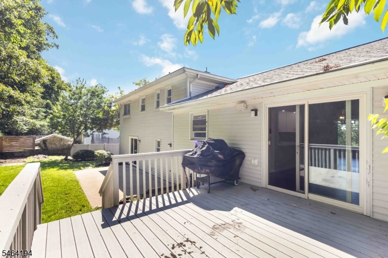 1065 Sussex Tpke