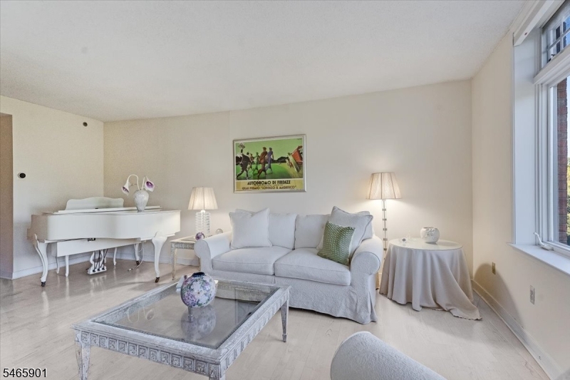 616 S Orange Ave, 7h 7H