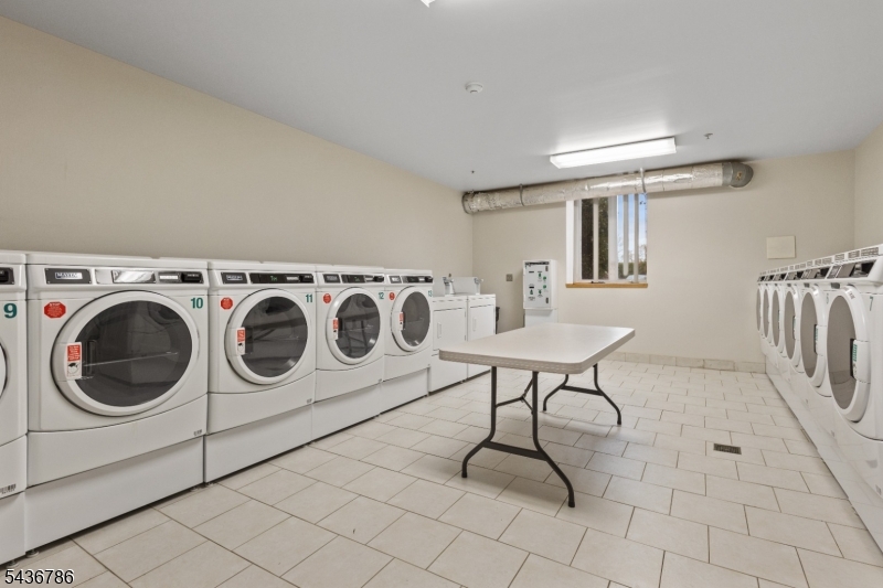 Building Laundromat