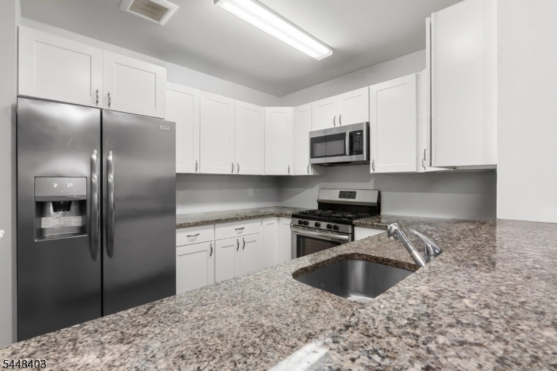 90 Clinton Ave 407