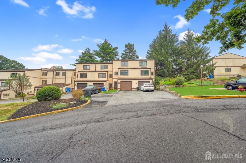 48 Ellen Heath Dr