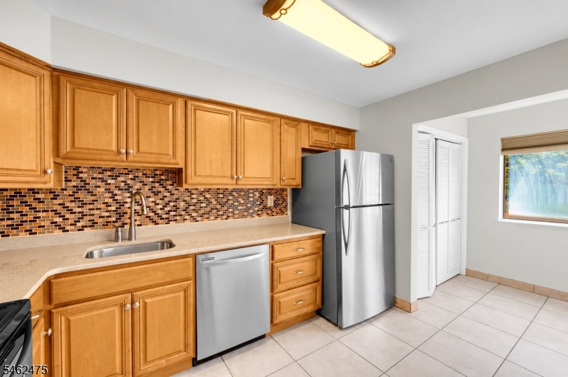 48 Ellen Heath Dr