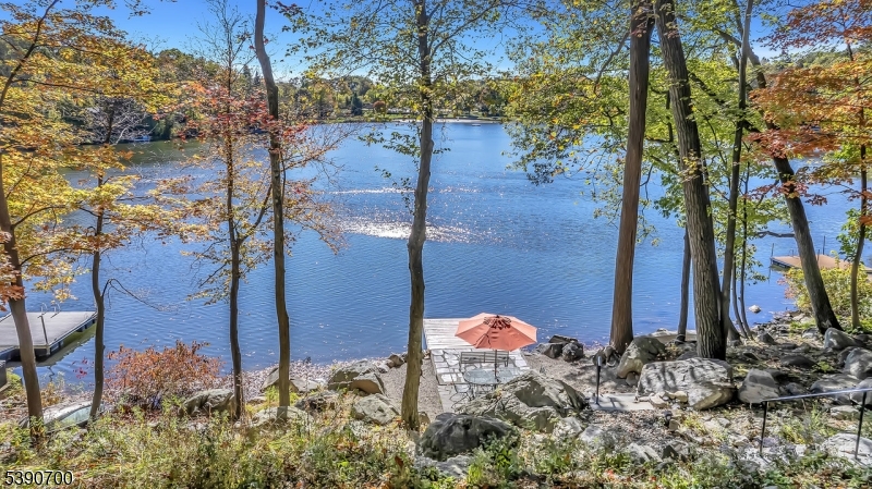 LAKE VIEWS!