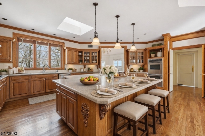 Kitchen w/Center Island