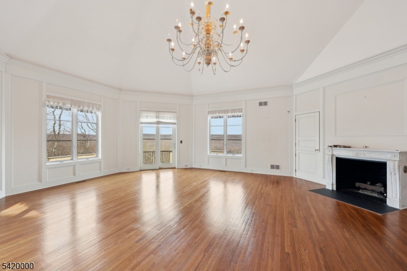 Great Rm w/Fireplace