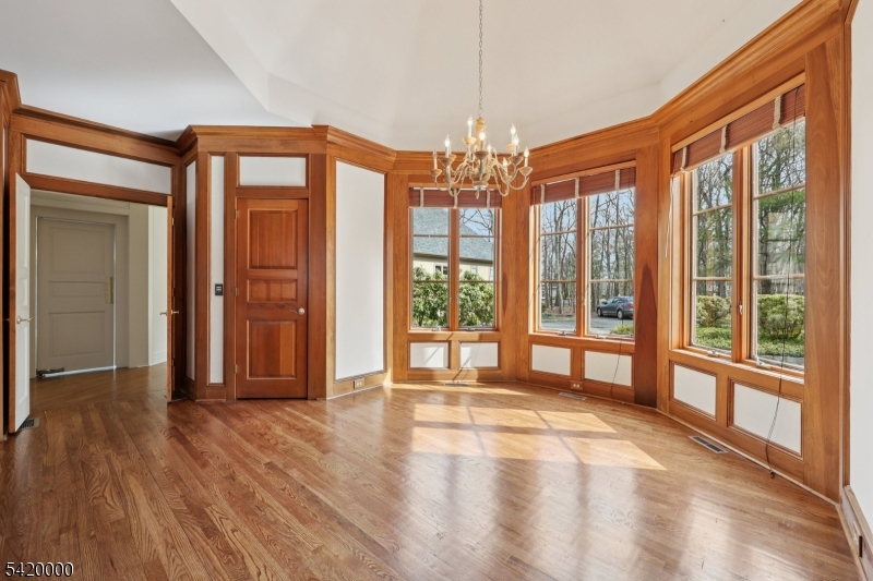 Kitchen Dining Area