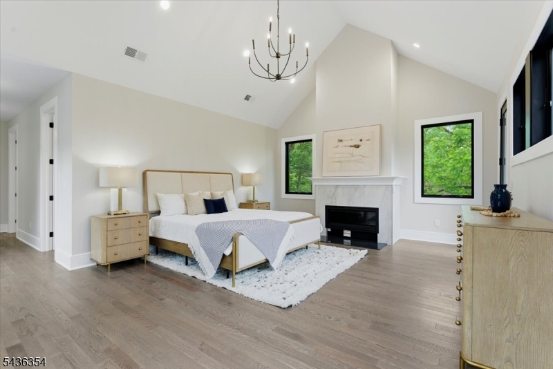 Luxurious Primary Bdrm