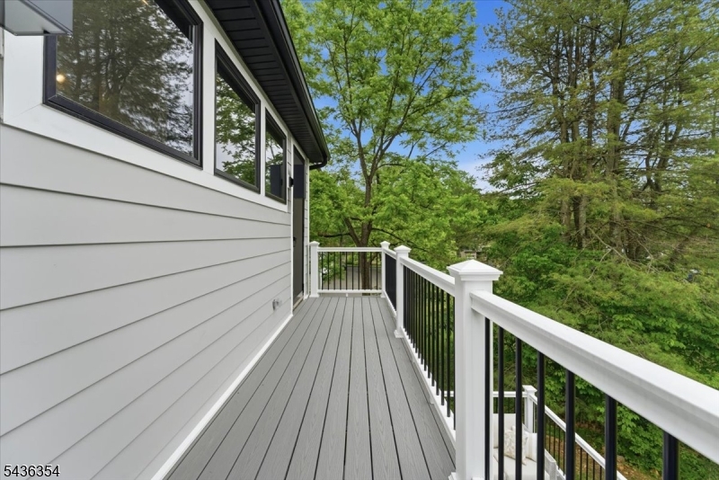 Private Balcony Retreat