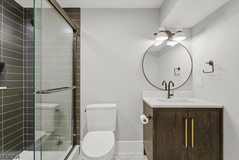 Lower Level Bath