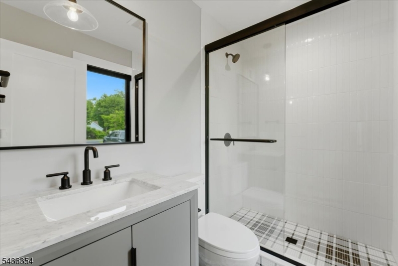 First Floor En Suite