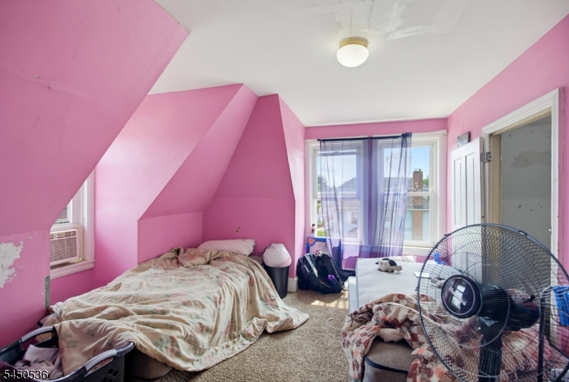 401 Summit Ave