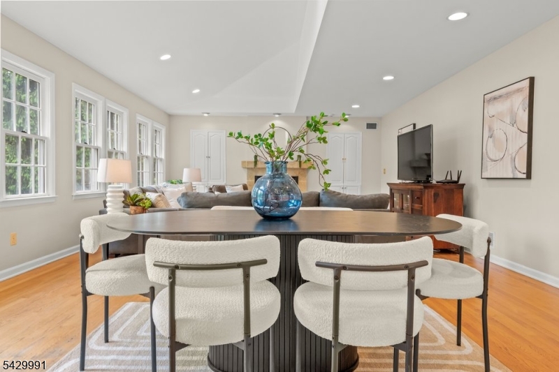 Casual Dining Area
