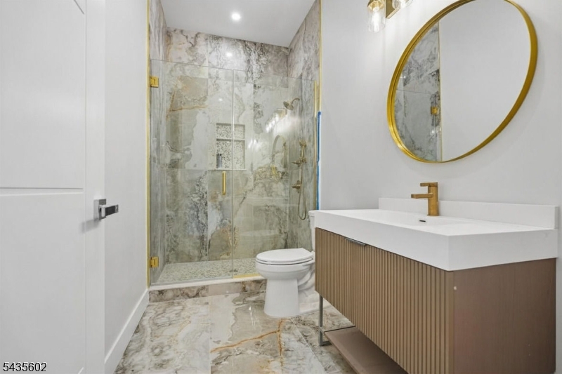 En Suite Bath