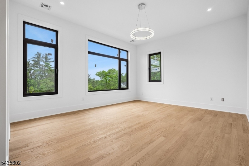 Spacious Bedroom 4