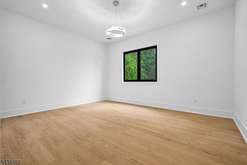 Spacious Bedroom 6