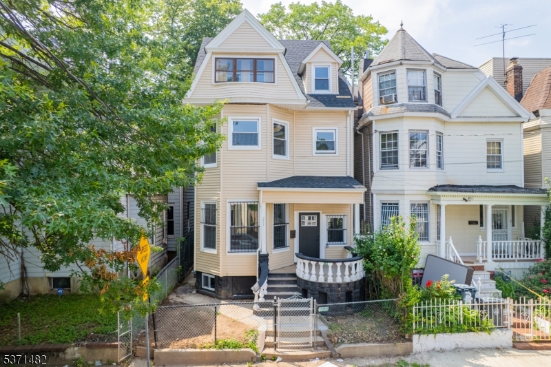 235 S 7th