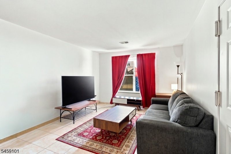 272 Walnut St 5D