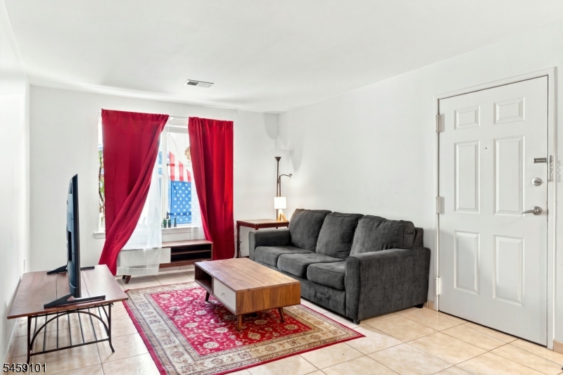 272 Walnut St 5D