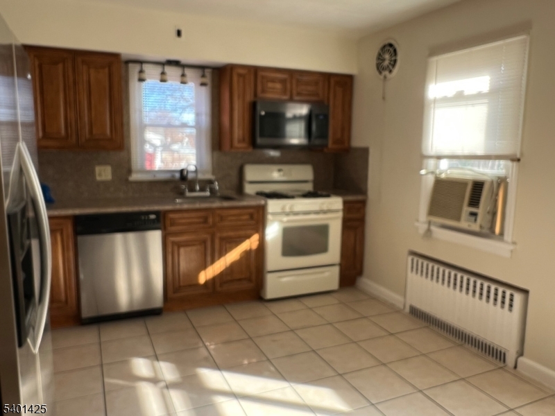 Eat-in Kitchen