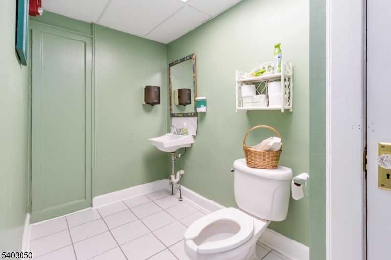 2nd Floor Community Bath
