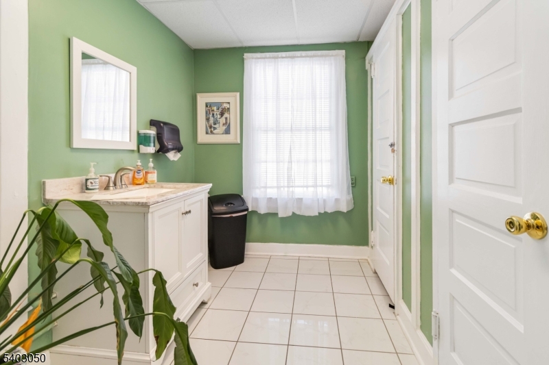 2nd Floor Community Bath