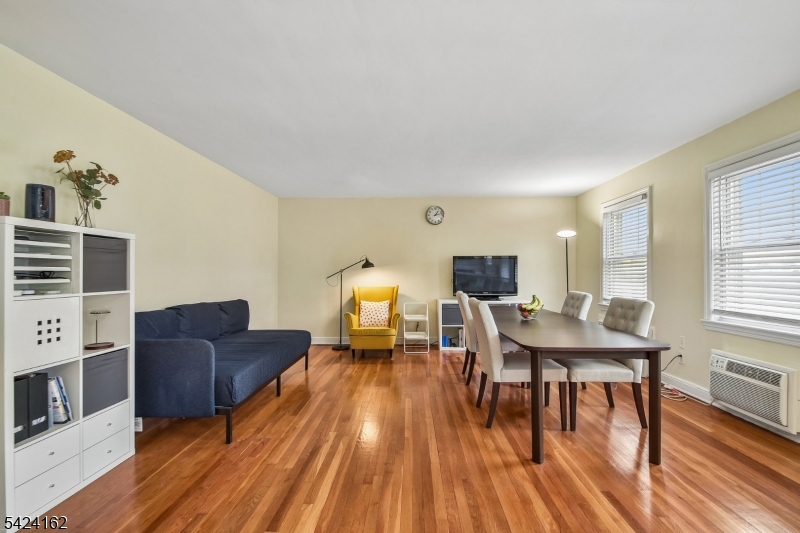 Living room / Dining room