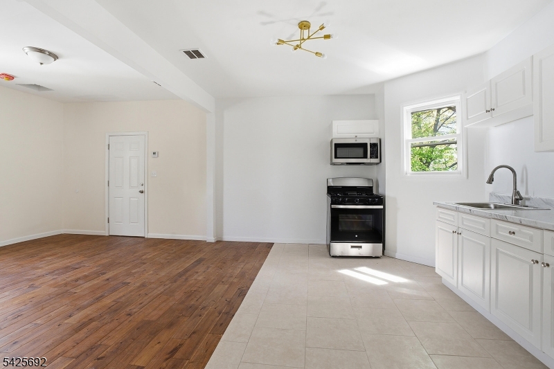 OPEN CONCEPT!