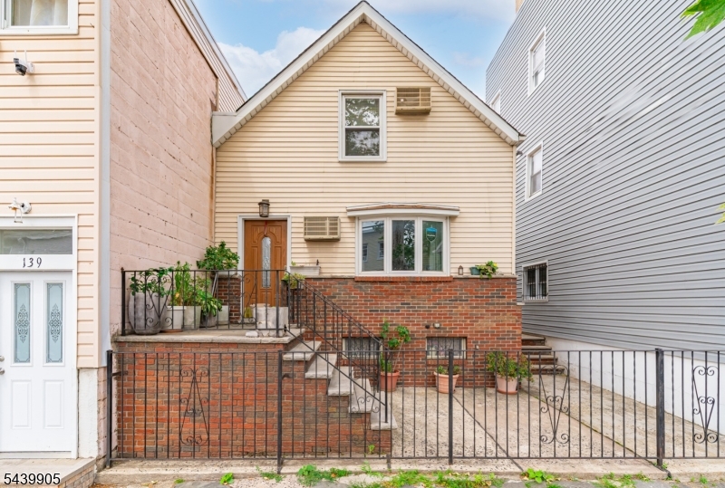 141 Walnut St