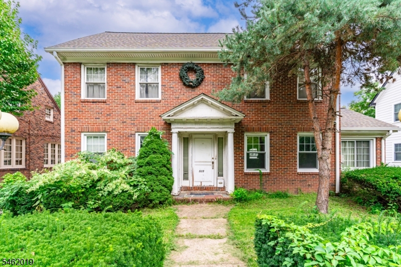 523 Lake St