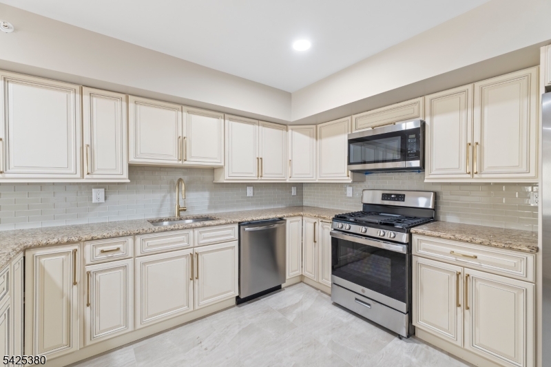 658 Market St, Paterson City, NJ 07513 Listing Photo  0