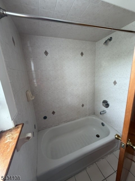 Main Bathroom Tub