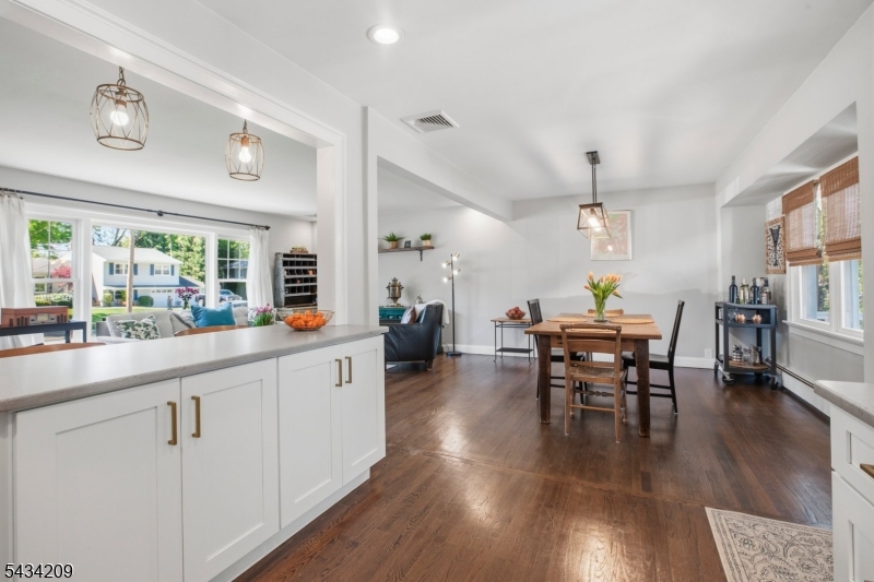 Kitchen dining