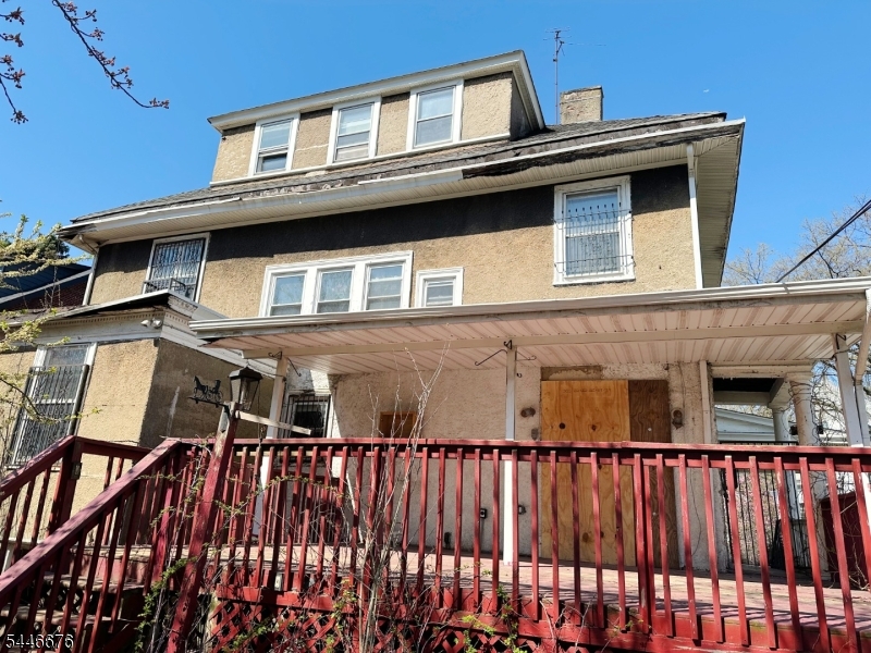 86 Hawthorne Ave