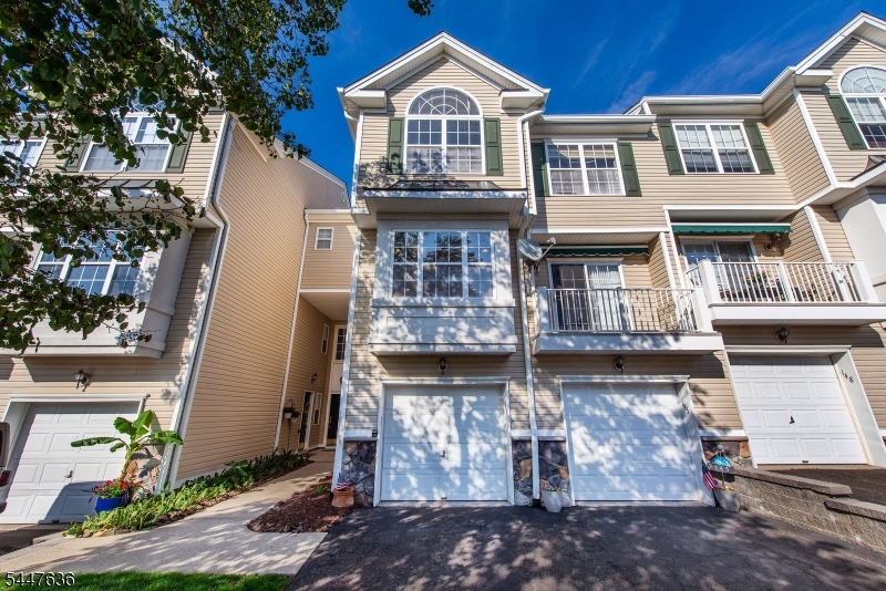 146 Summit Rdg