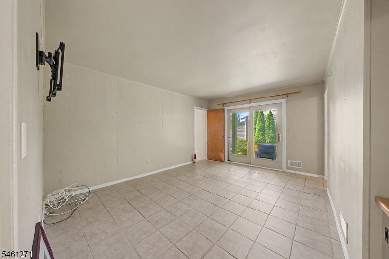 2 Arlyn Ln