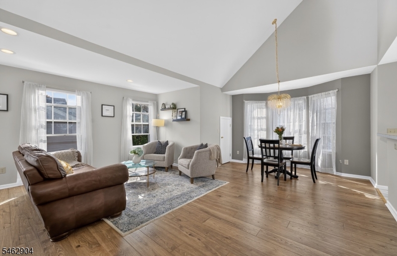 8 Oak Knoll Lane