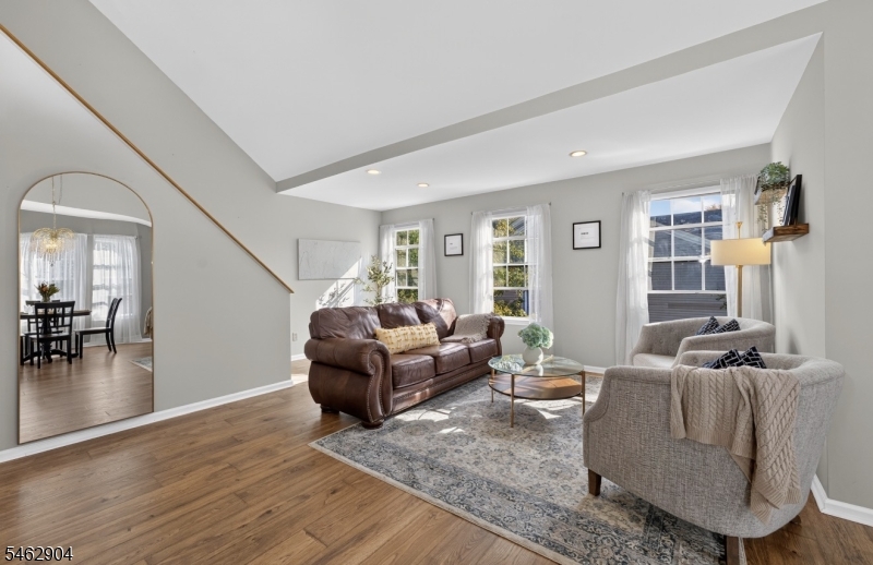 8 Oak Knoll Lane