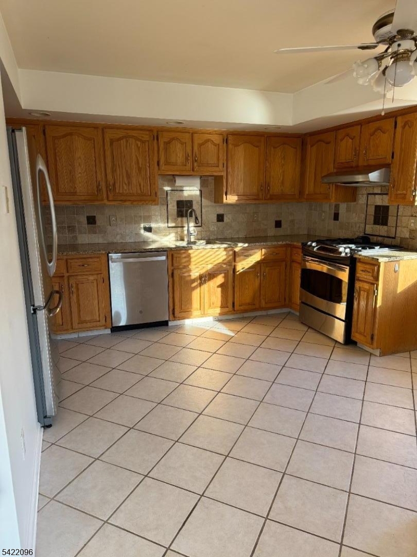 Eat-in-Kitchen